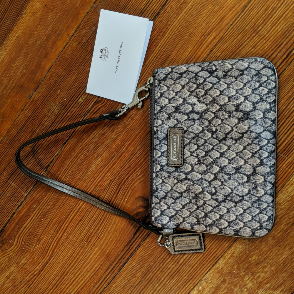 COACH wristlet NWOT - Picture 4 of 4